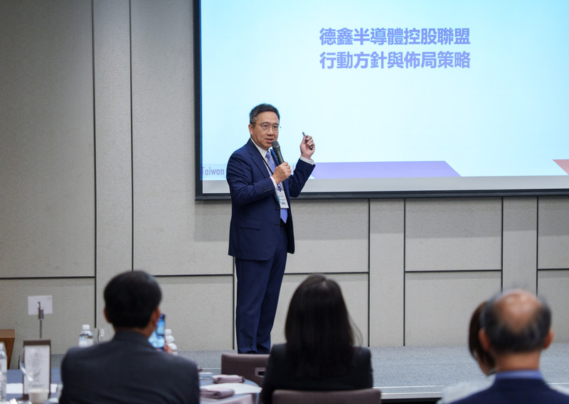 德鑫半導體控股 闕聖哲董事長